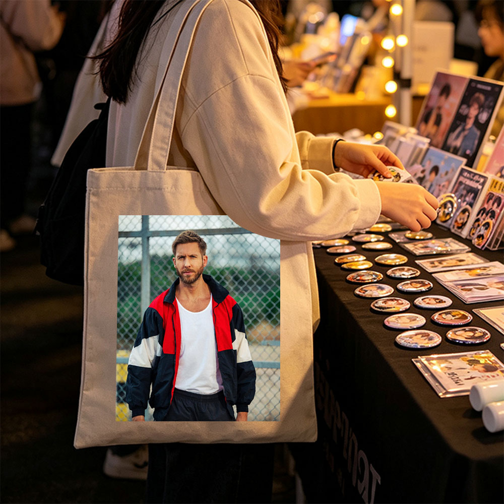 Ryan Gosling in Urban Outfit Standing by Chain-Link Fence - Canvas tote bags
