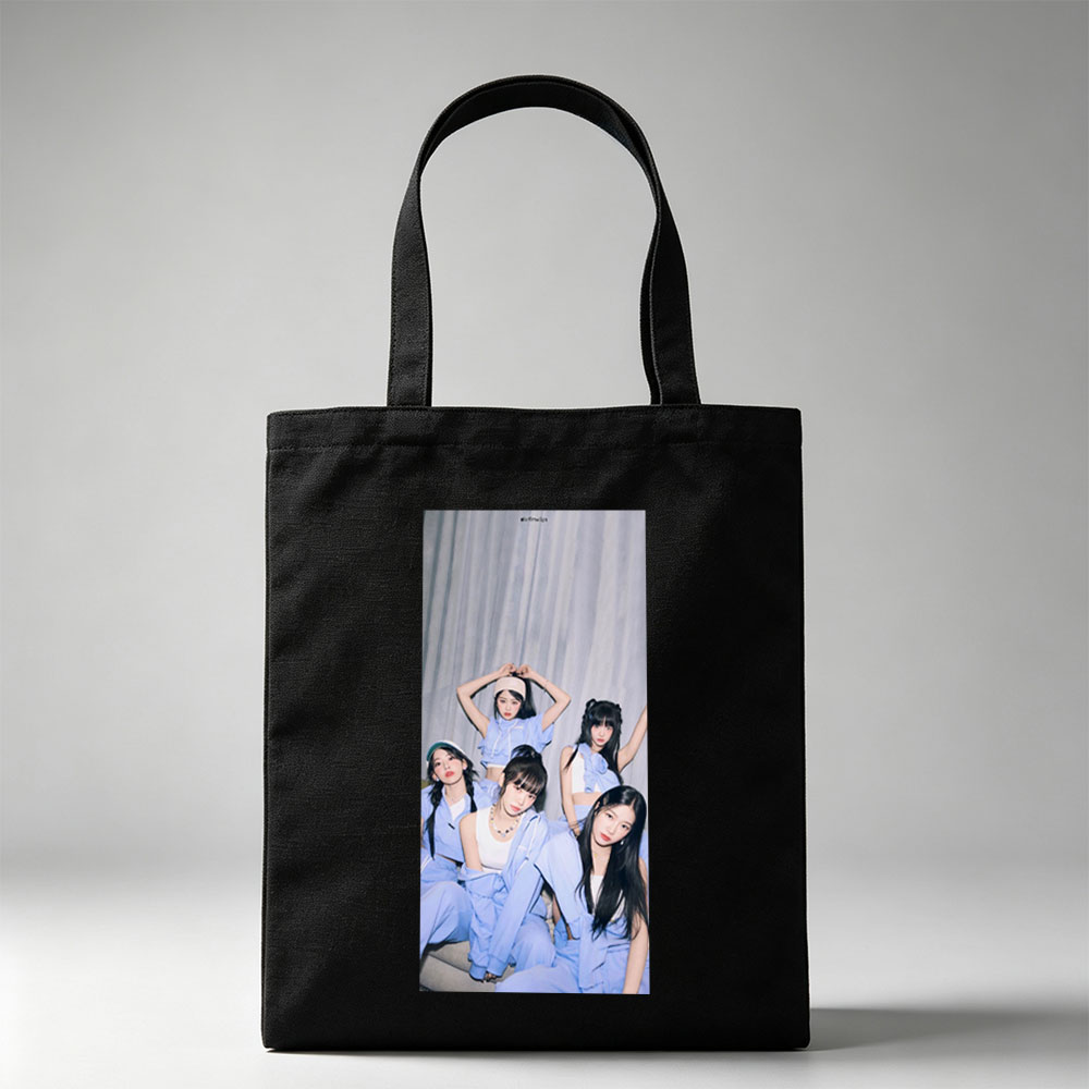 NewJeans Group Photo in Coordinated Blue Outfits Posing Together Against Gray Backdrop - Canvas tote bags