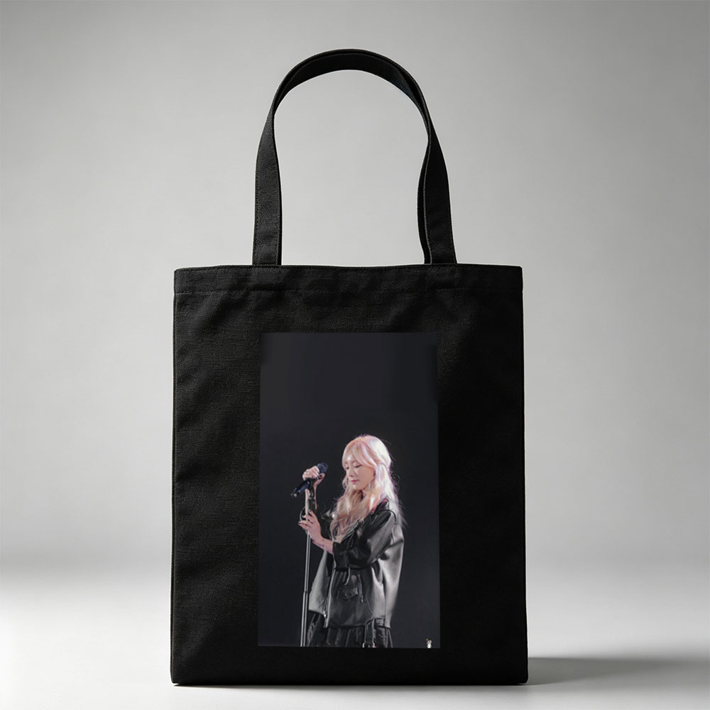 Lisa Blackpink Live Performance on Stage Holding Microphone in Leather Outfit - Canvas tote bags