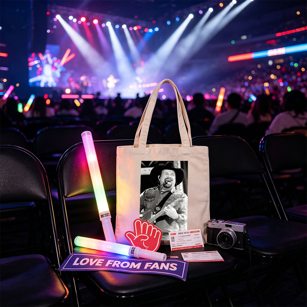 Garth Brooks Performing Live with Guitar and Cowboy Hat in Black and White Photo - Canvas tote bags
