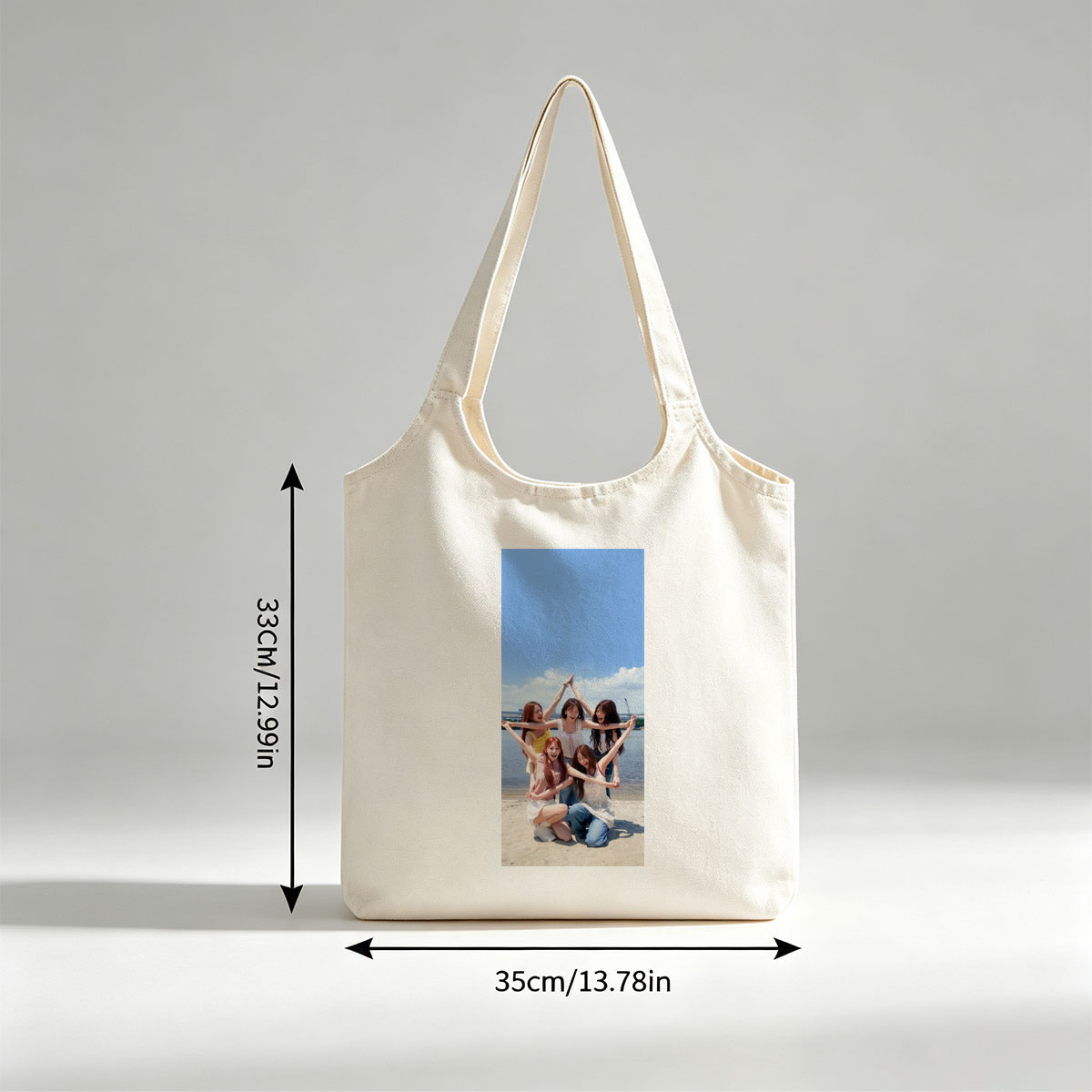 NewJeans at the Beach - Five Members Posing in a Star Shape Under Blue Sky - Canvas shoulder bags/