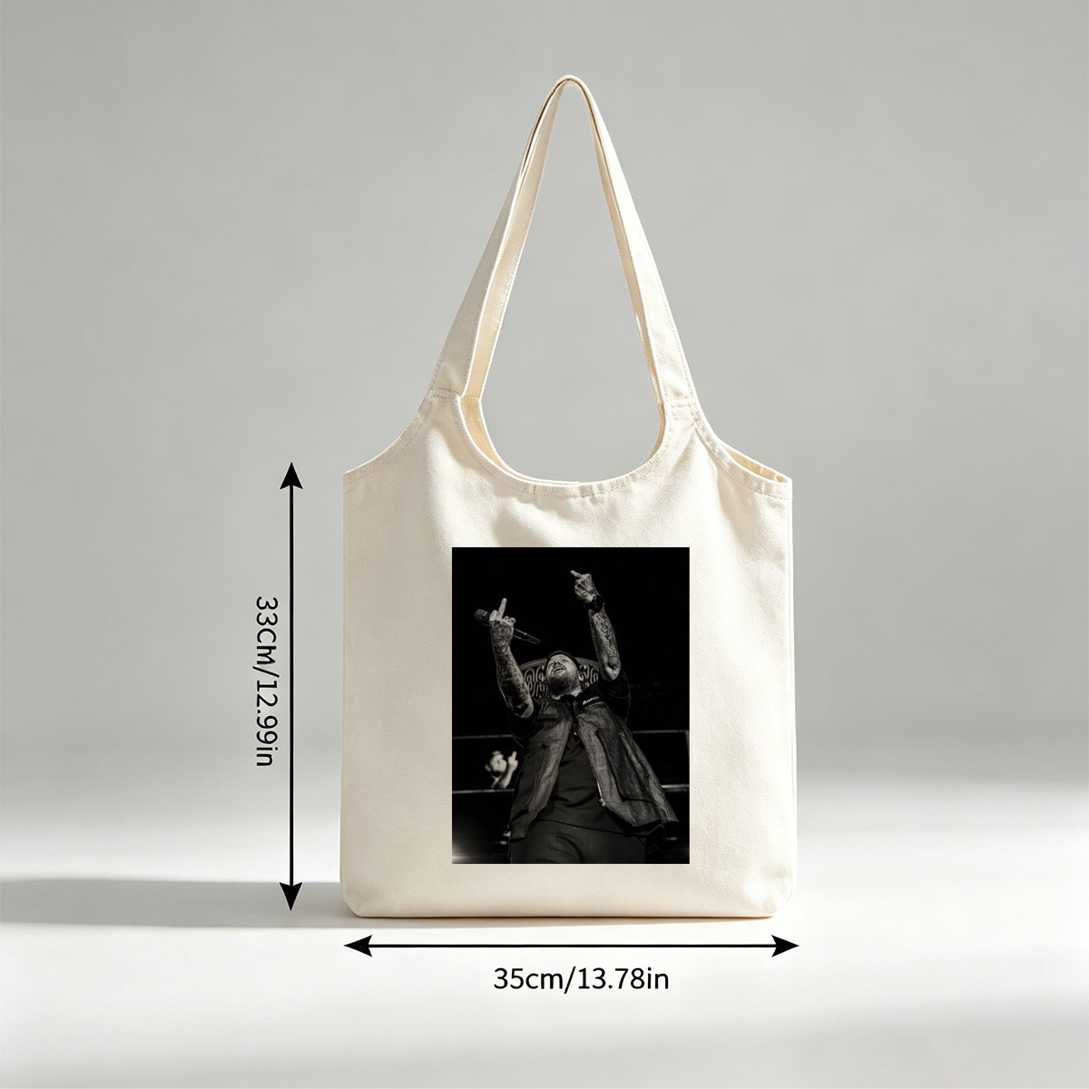 Luke Combs Performing on Stage with Tattooed Arms Raised in Black and White Photo - Canvas shoulder bags/