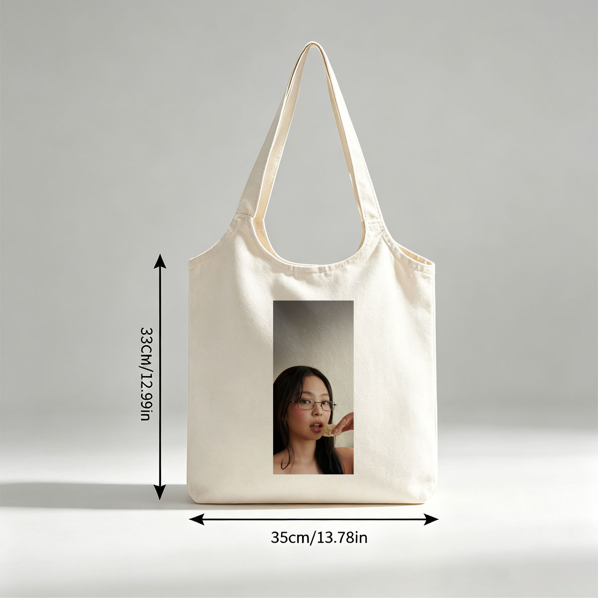 Jennie Kim Eating a Dumpling in a Minimalist Portrait - Canvas shoulder bags/