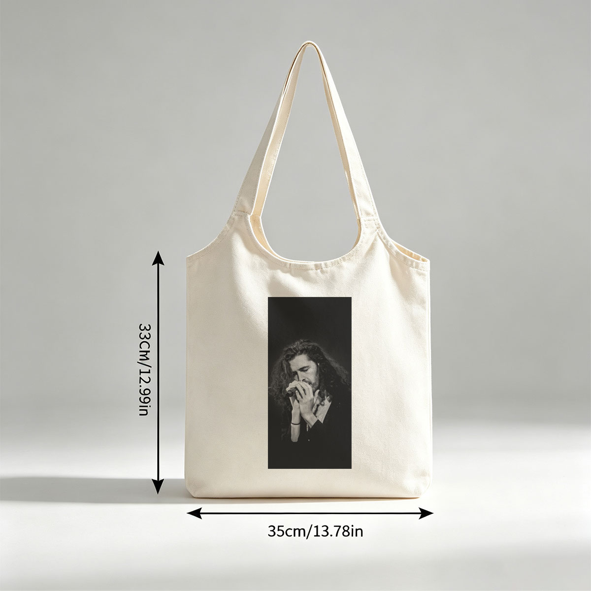 Hozier Performing on Stage Holding Microphone in Black and White - Canvas shoulder bags/