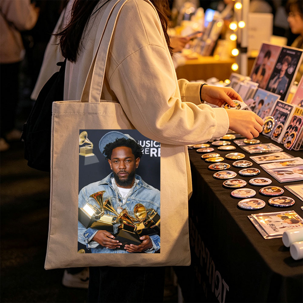 Kendrick Lamar at the Grammy Awards Holding Multiple Trophies - Canvas tote bags