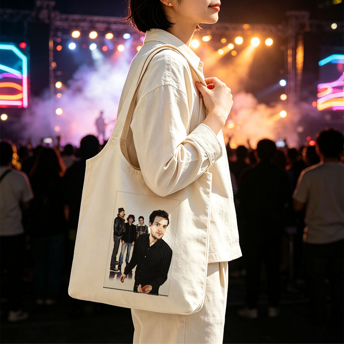Coldplay Band Members in Studio Portrait with Lead Singer in Foreground - Canvas shoulder bags/