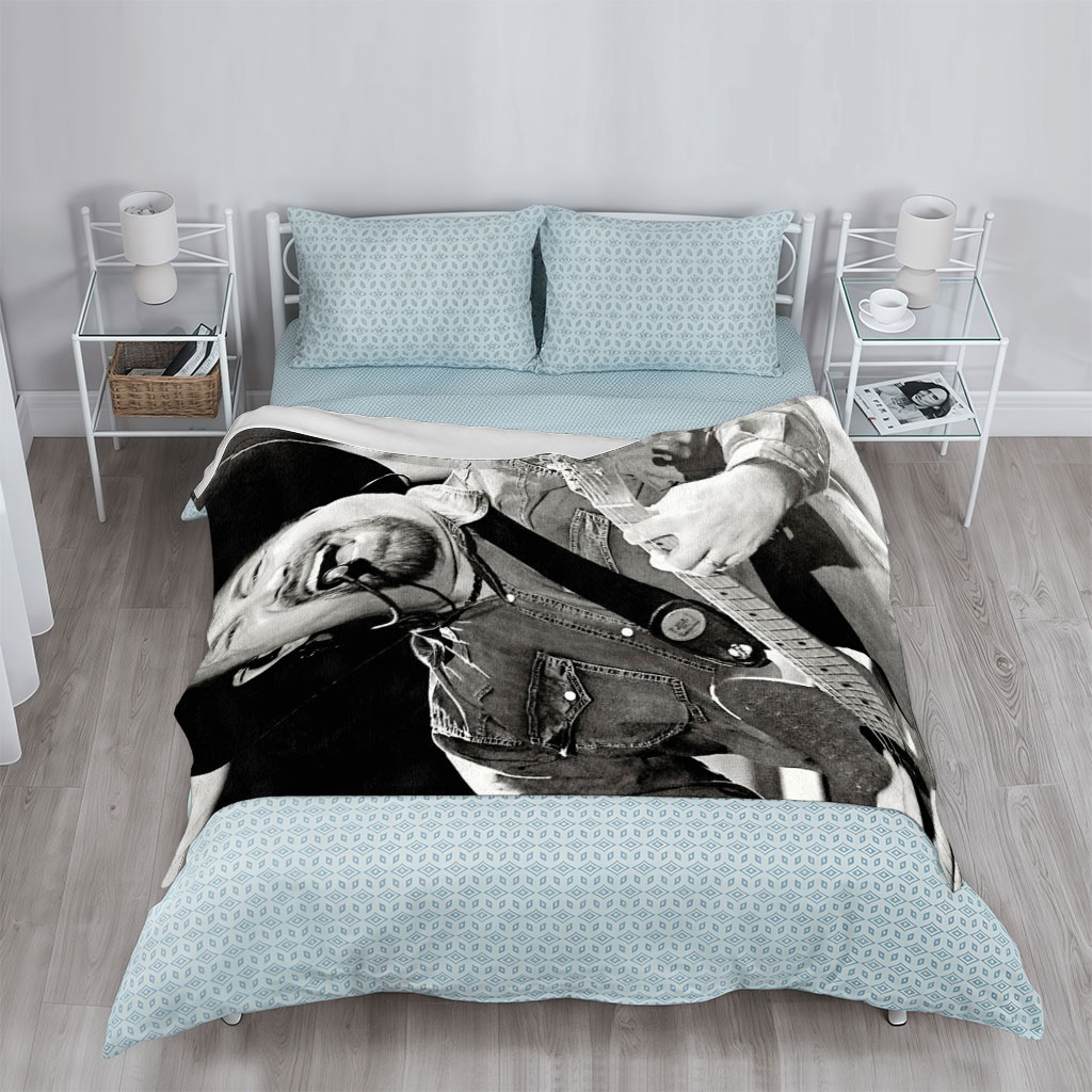 Garth Brooks Performing Live with Guitar and Cowboy Hat in Black and White Photo - Blankets
