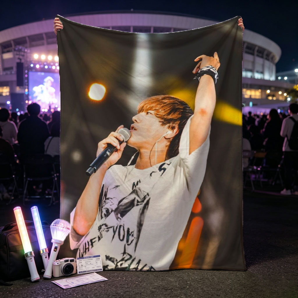 Yuta Okkotsu Live Performance Singing on Stage with Microphone - Blankets