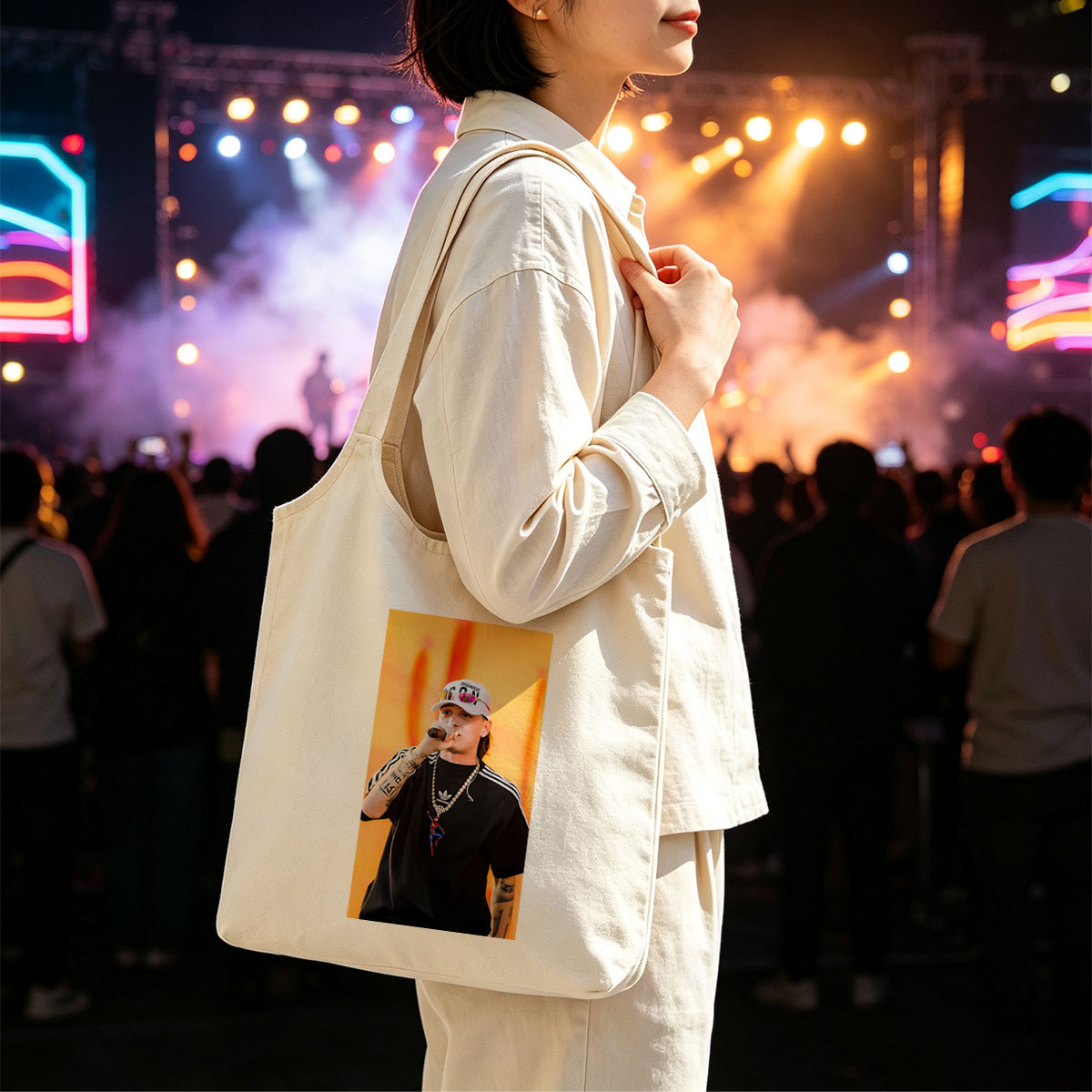 Machine Gun Kelly Performing on Stage Wearing a DSQUARED2 Cap and Spider-Man Pendant Necklace - Canvas shoulder bags/