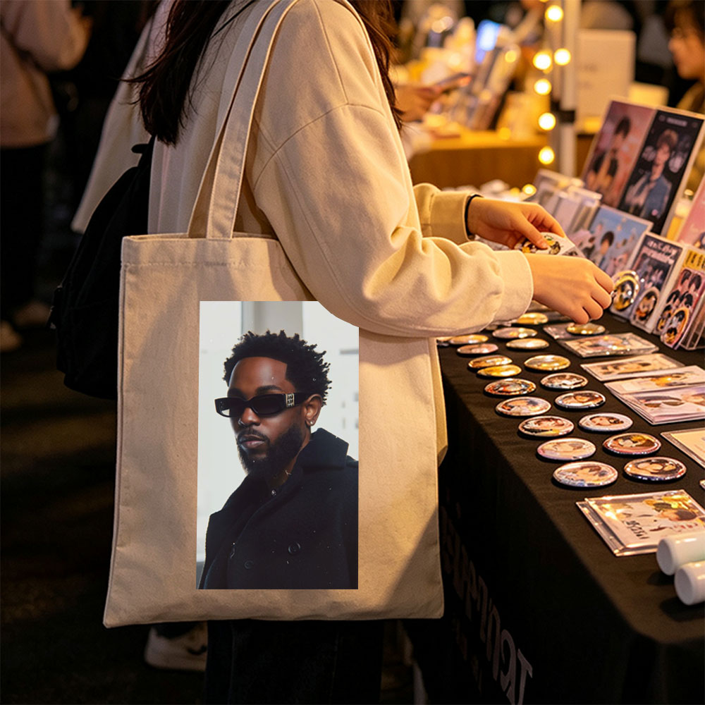 Kendrick Lamar in Urban Style Wearing Black Sunglasses and Coat - Canvas tote bags