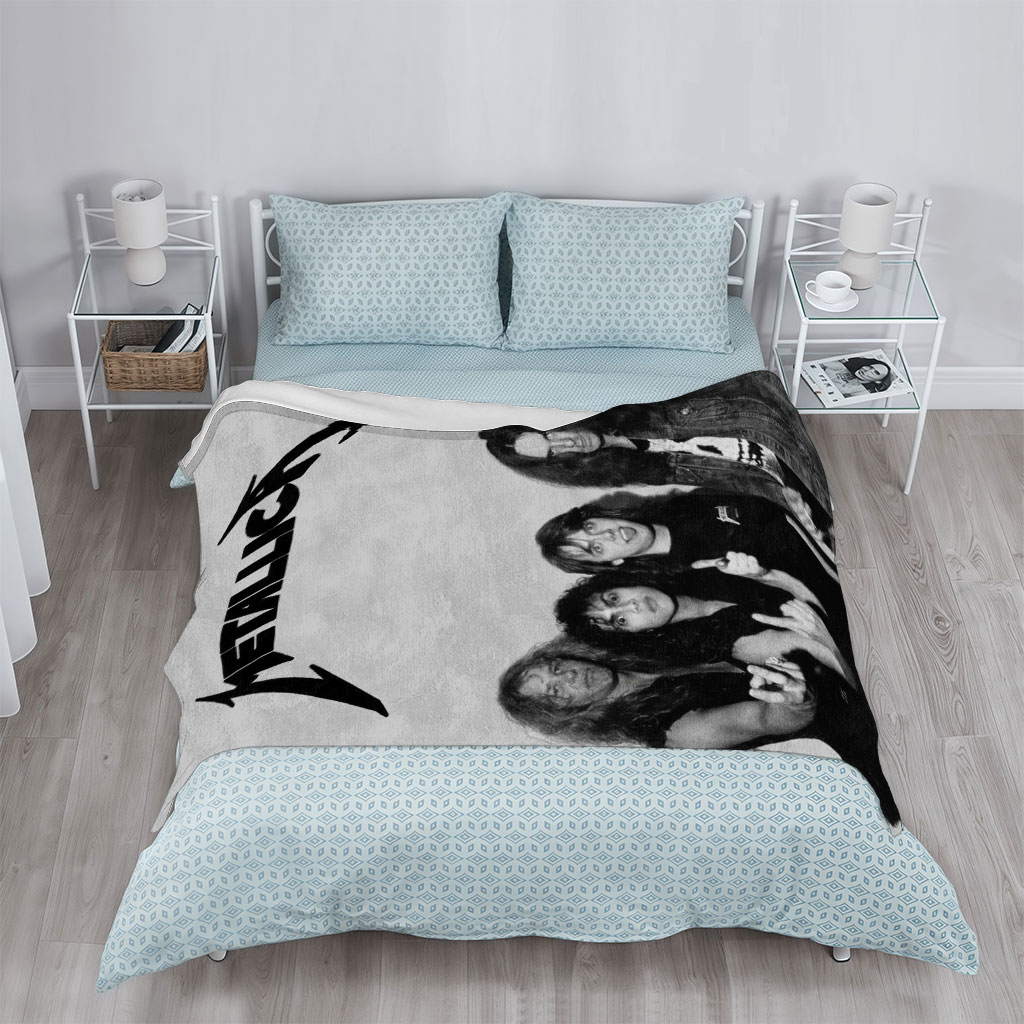 Metallica Band Members in Classic Black and White Portrait with Iconic Logo - Blankets