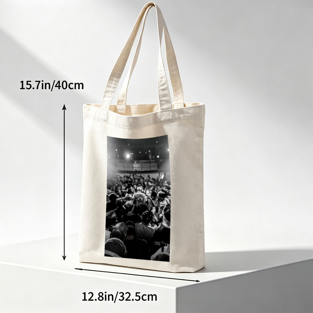 Billie Eilish Live Concert Crowd Shot in Black and White - Canvas tote bags