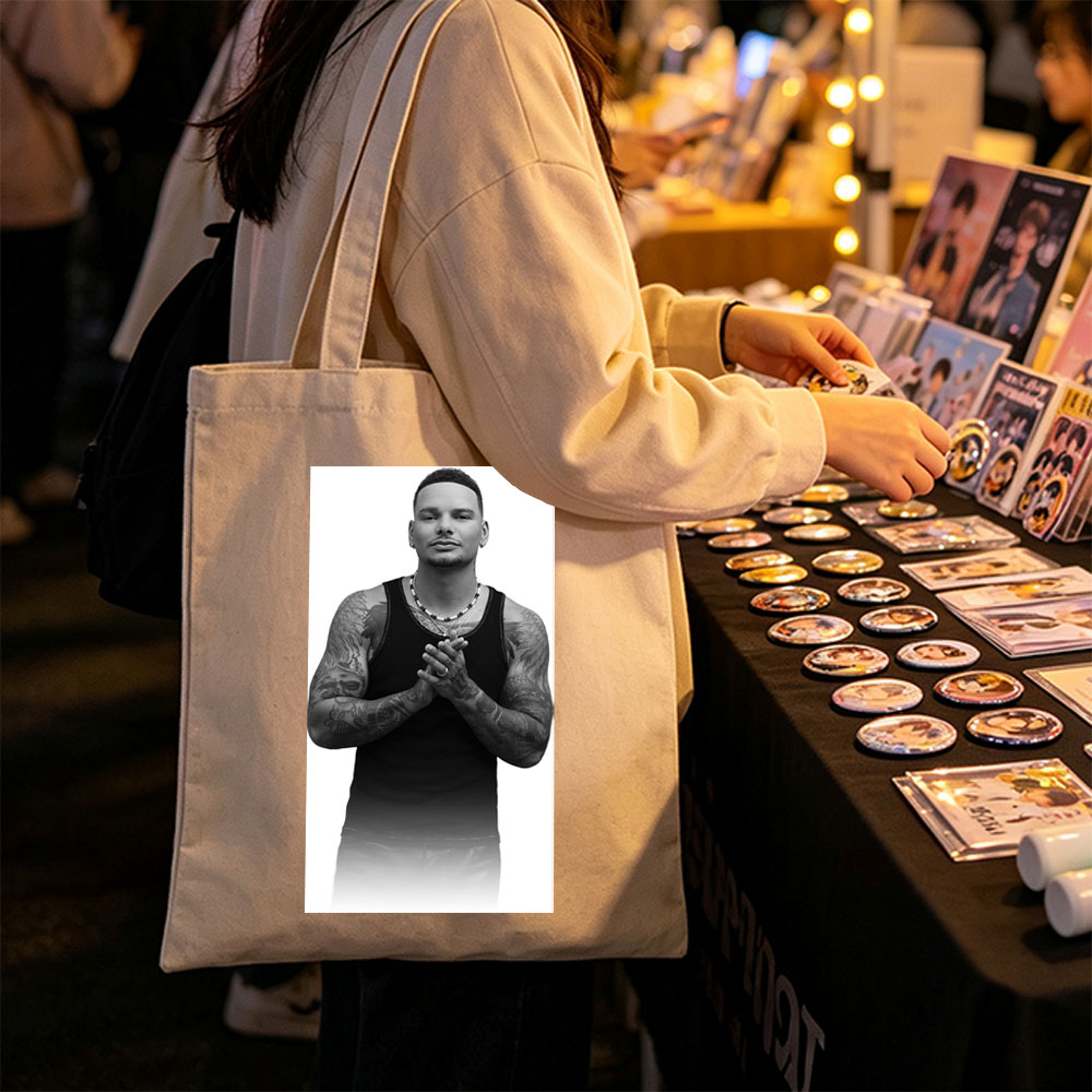 Daddy Yankee Clapping in Black and White Portrait with Tattooed Arms and Beaded Necklace - Canvas tote bags