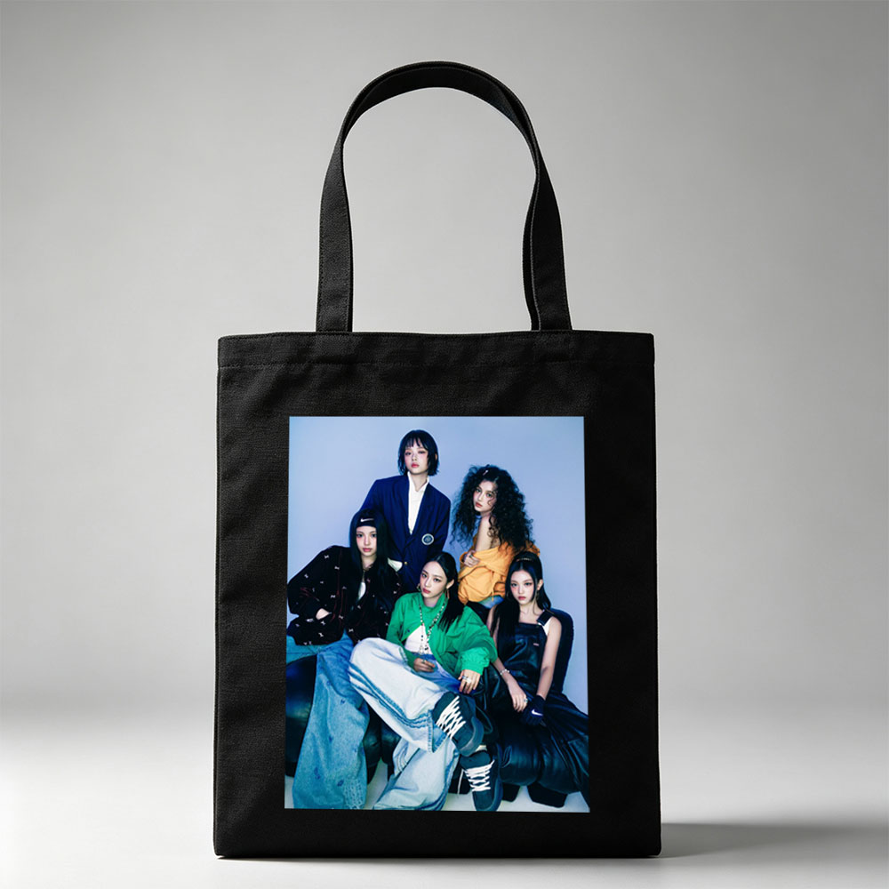 NewJeans Group Photo - Five Members in Stylish Outfits Posed Against a Blue Background - Canvas tote bags