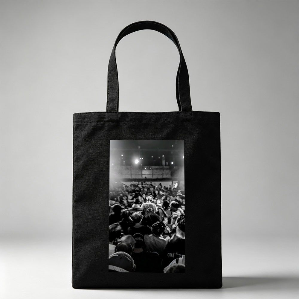 Billie Eilish Live Concert Crowd Shot in Black and White - Canvas tote bags