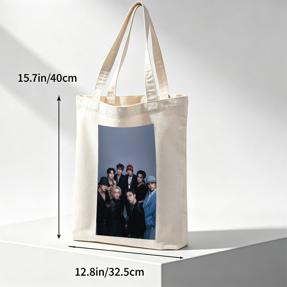 Stray Kids Group Photo - Seven Members in Stylish Outfits Against a Gray Background - Canvas tote bags