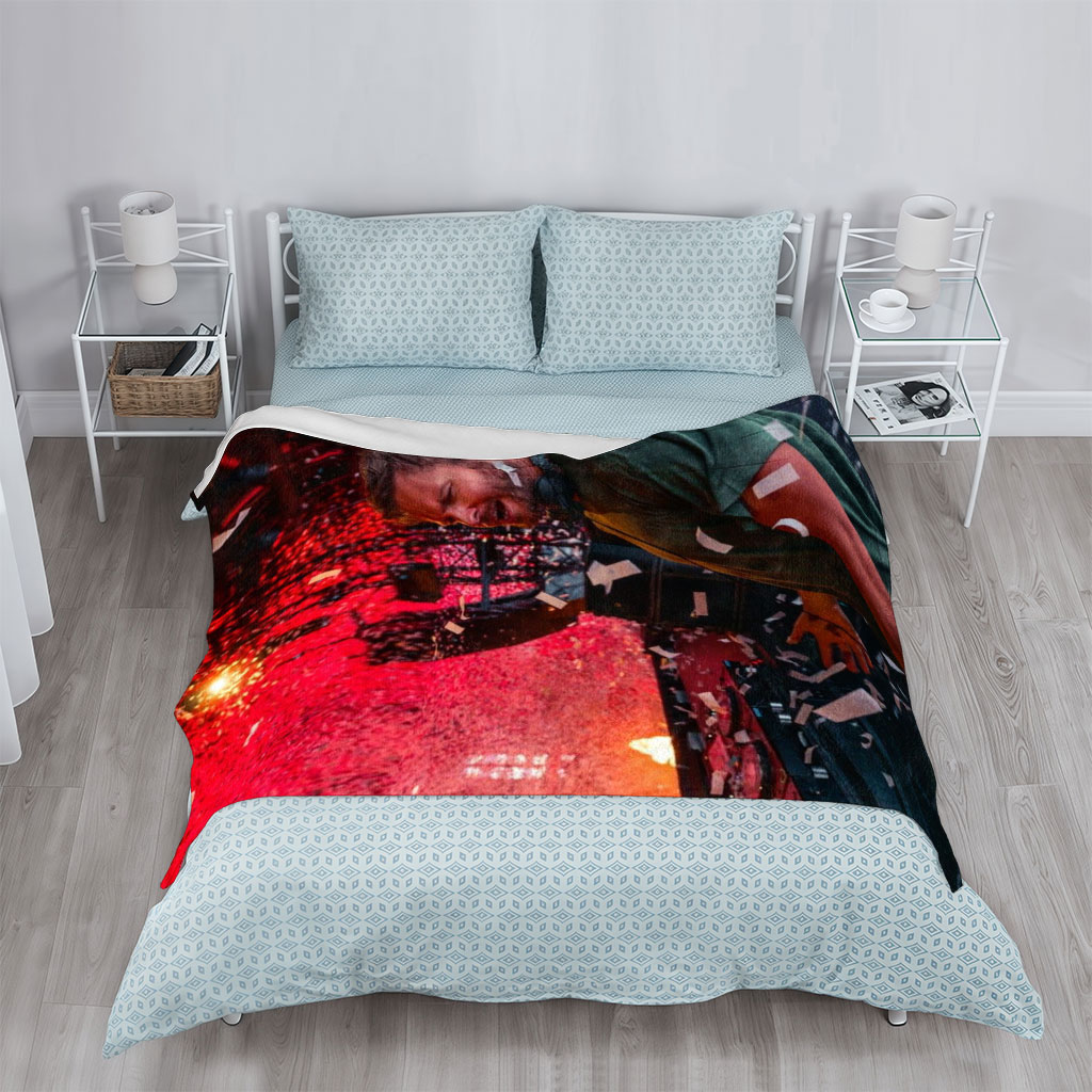 Calvin Harris Live Performance with Confetti and Red Lighting Effects - Blankets