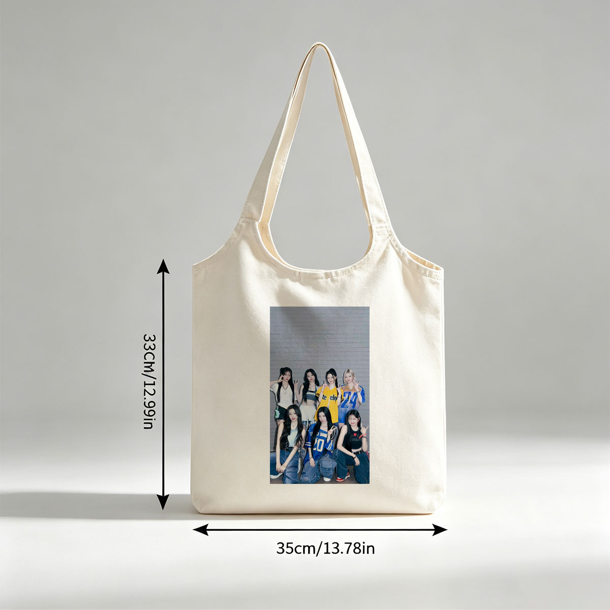 Kep1er Group Photo - Seven Members Posing in Casual Sporty Outfits Against a Gray Wooden Wall - Canvas shoulder bags/