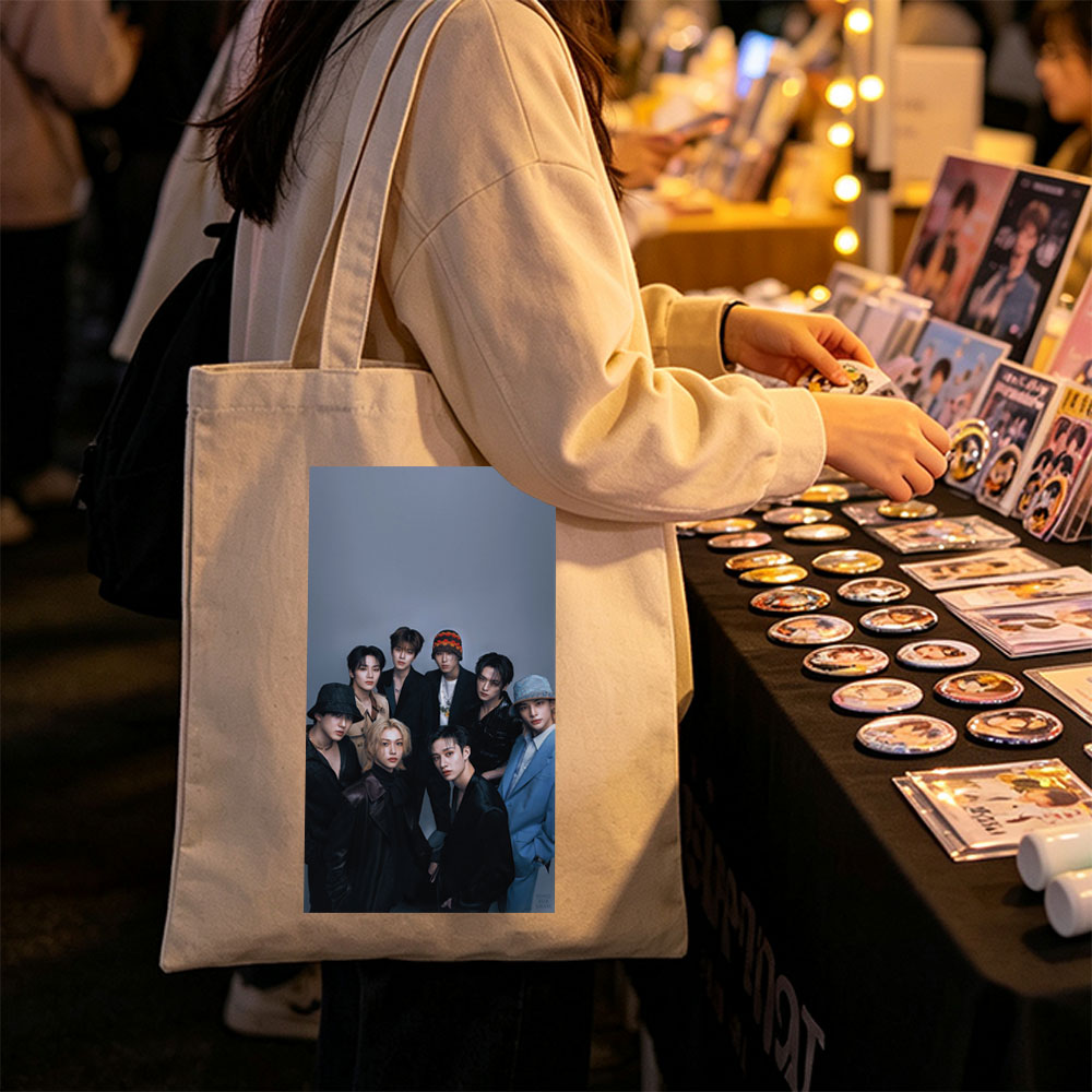 Stray Kids Group Photo - Seven Members in Stylish Outfits Against a Gray Background - Canvas tote bags