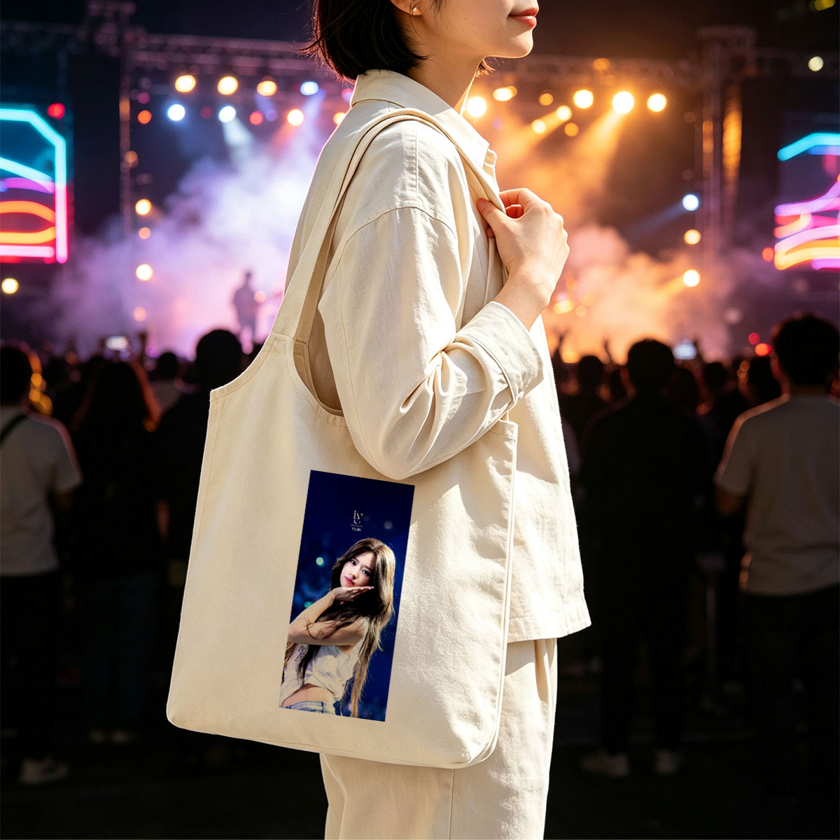 IVE Yujin Stage Performance Close-Up Portrait - Canvas shoulder bags/