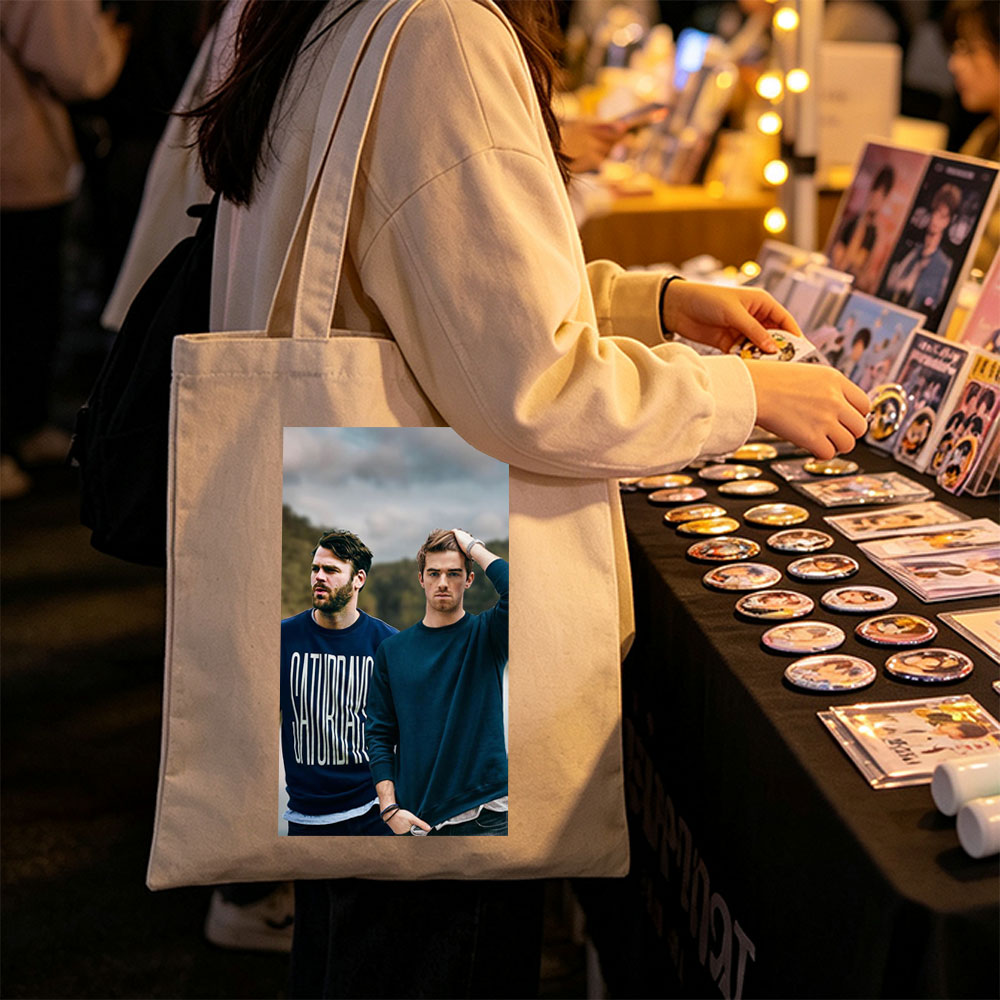 Liam Payne and a Friend in Casual Outfit Standing Outdoors with Nature Background - Canvas tote bags
