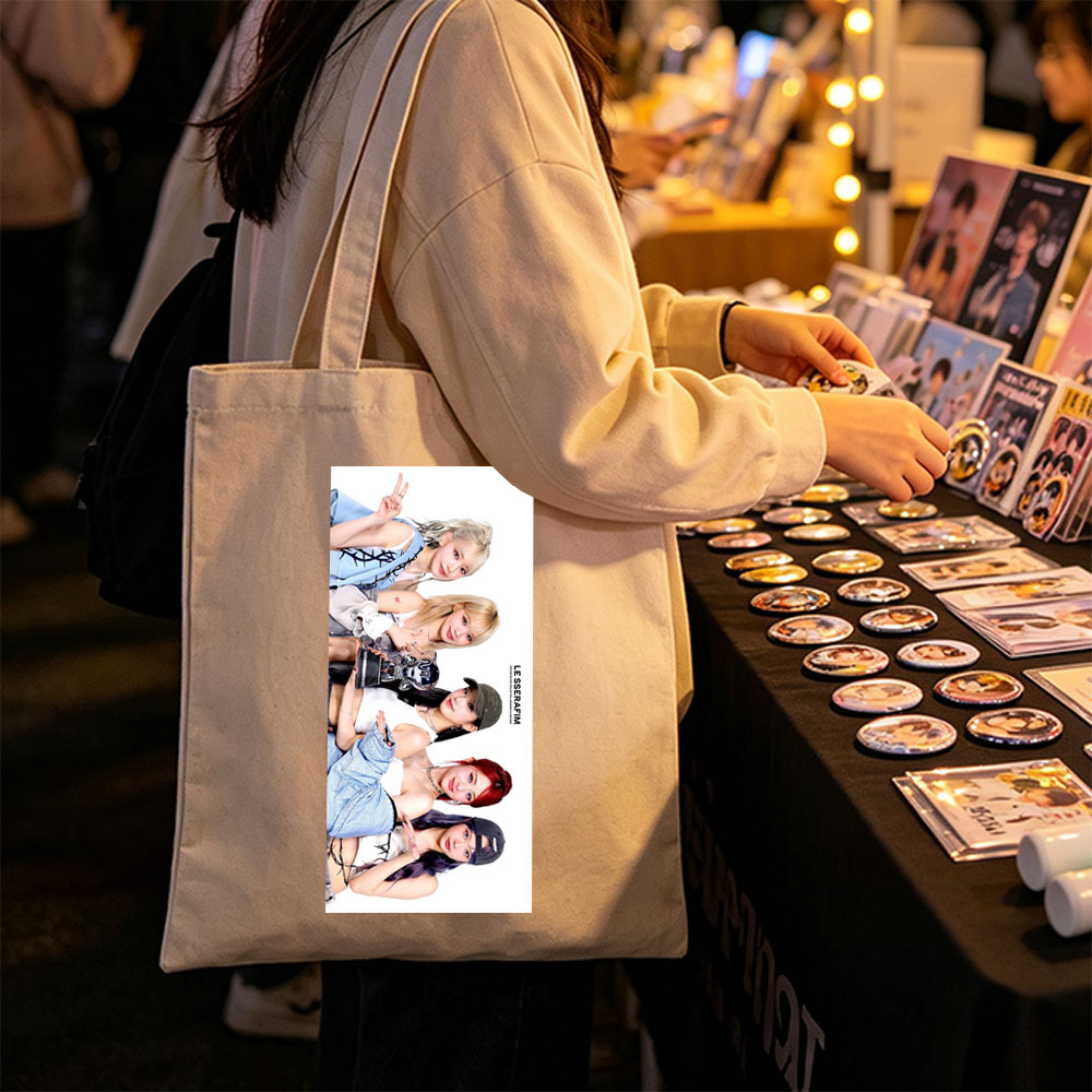LE SSERAFIM Group Photo - Five Members Posing in Stylish Outfits with Dynamic Expressions and Accessories - Canvas tote bags