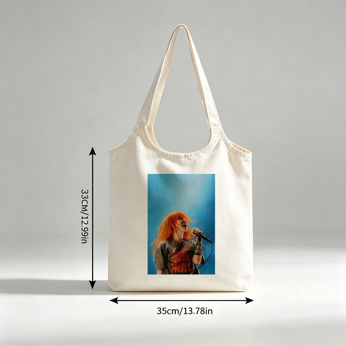 Paramore's Hayley Williams on Stage Singing with Passionate Energy - Canvas shoulder bags/