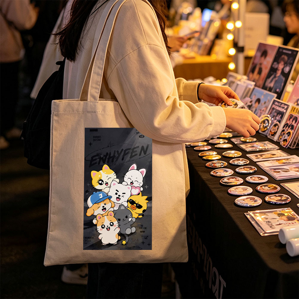 ENHYPEN Cute Cartoon Cats Group Pose on Dark Background Wallpaper - Canvas tote bags