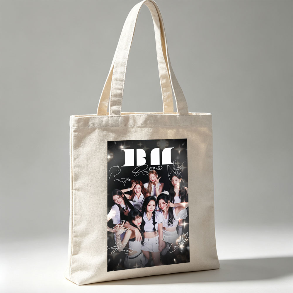 BABYMONSTER Group Photo with Members in Coordinated Outfits and Signatures on a Sparkling Background - Canvas tote bags