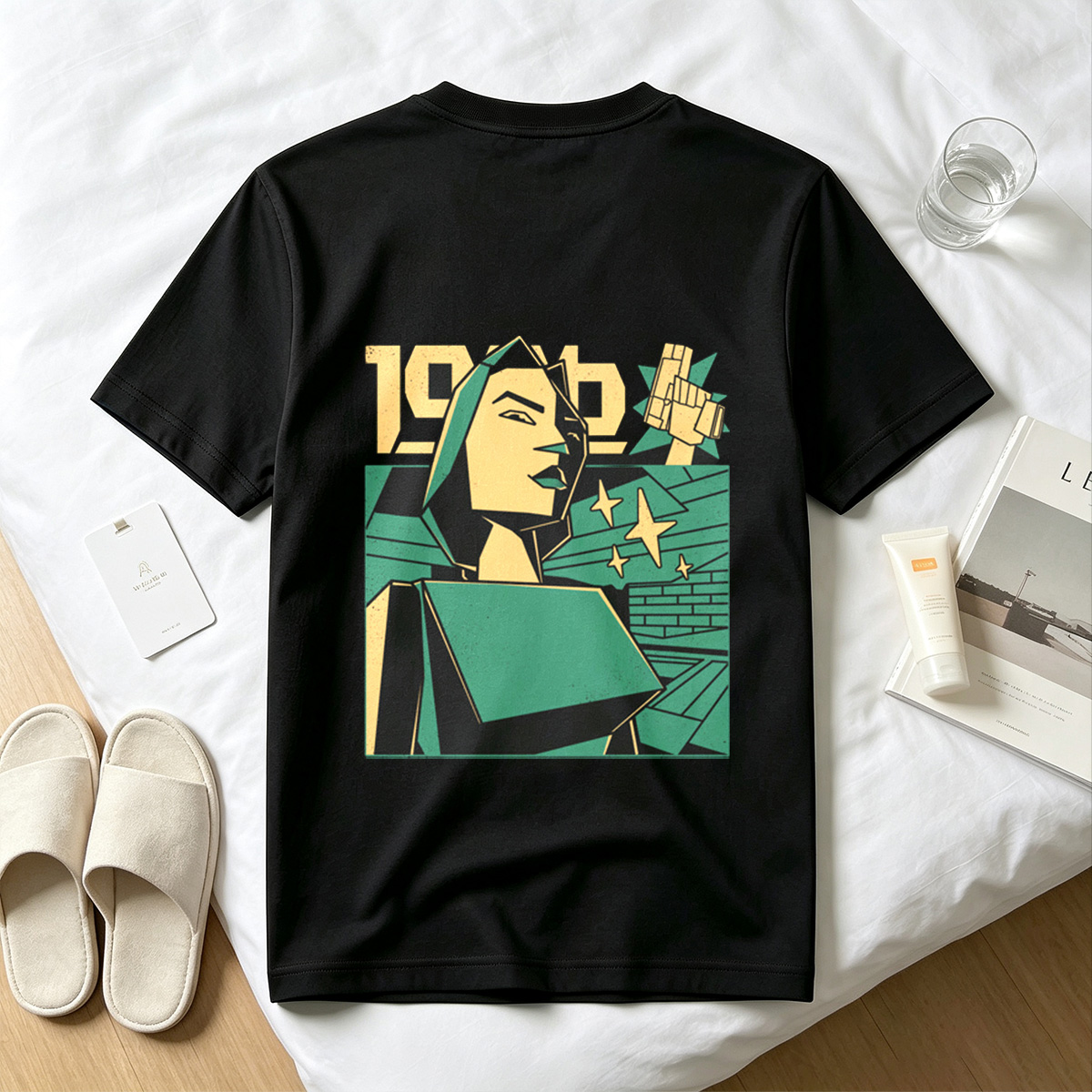1984: Winston Smith and the Prole Woman - Tee