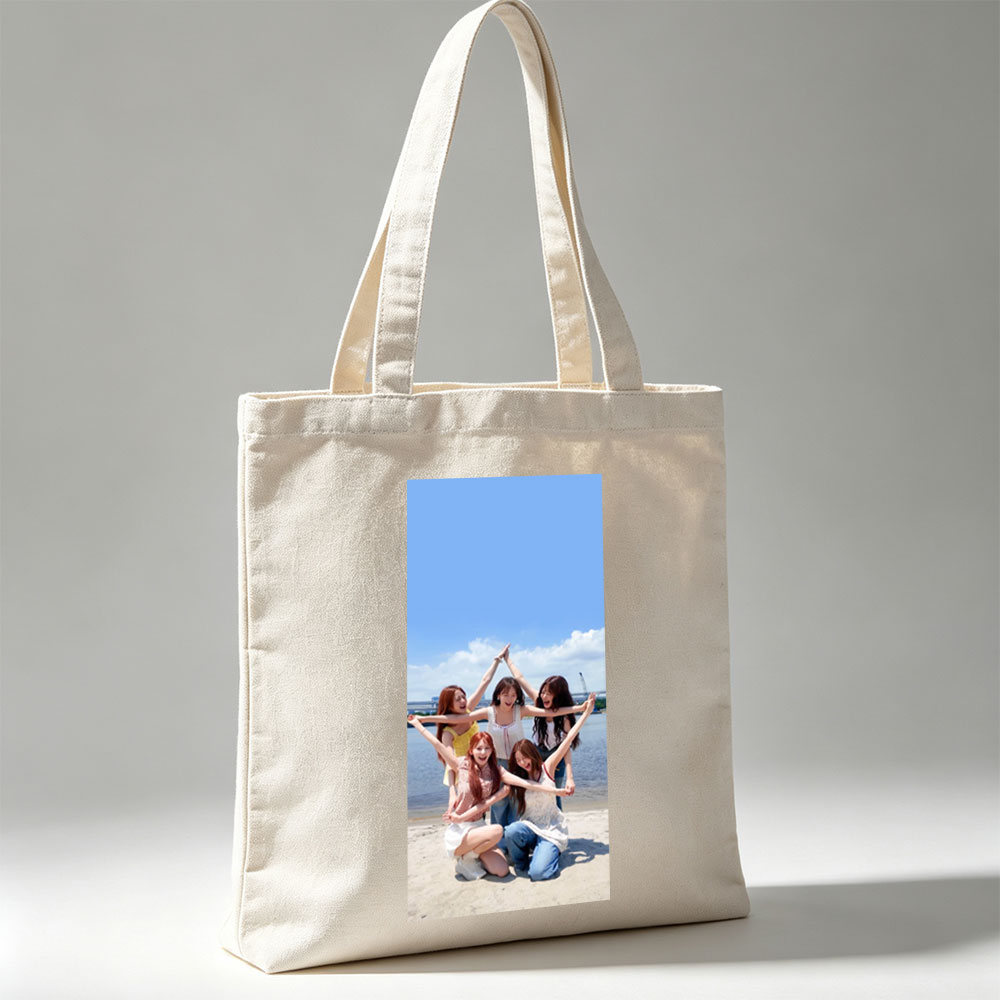 NewJeans at the Beach - Five Members Posing in a Star Shape Under Blue Sky - Canvas tote bags