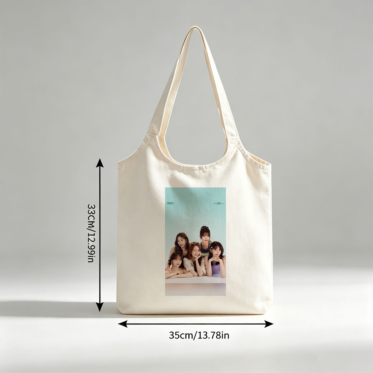 LE SSERAFIM Summer Beach Vibes Group Photo with Pastel Background and Stylish Outfits - Canvas shoulder bags/