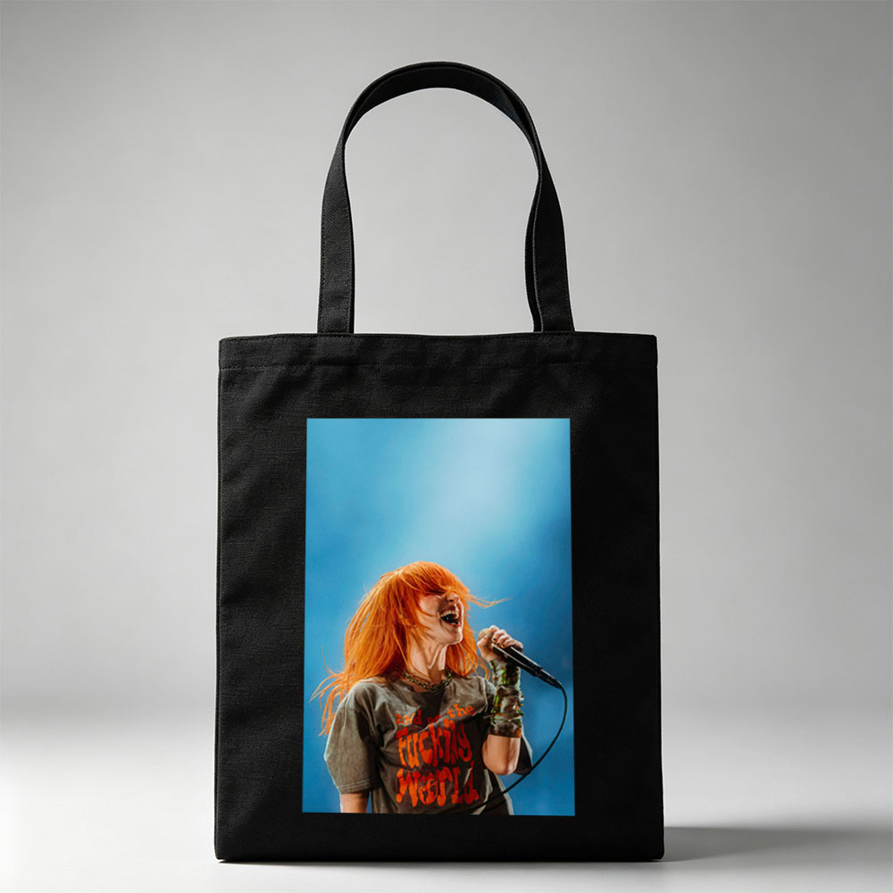 Paramore's Hayley Williams on Stage Singing with Passionate Energy - Canvas tote bags