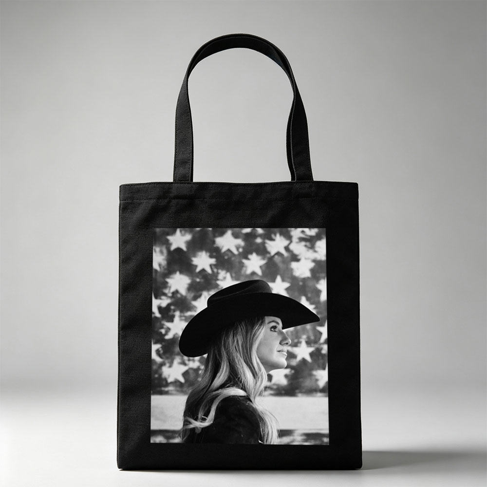 Carrie Underwood in Cowboy Hat with American Flag Background – Black and White Portrait - Canvas tote bags