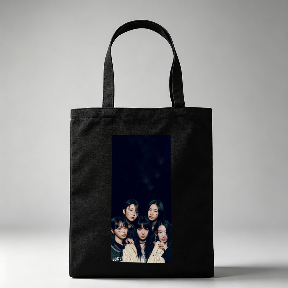 NewJeans Group Photo in Dark Rainy Setting with Dramatic Lighting and Bold Fashion Styles - Canvas tote bags
