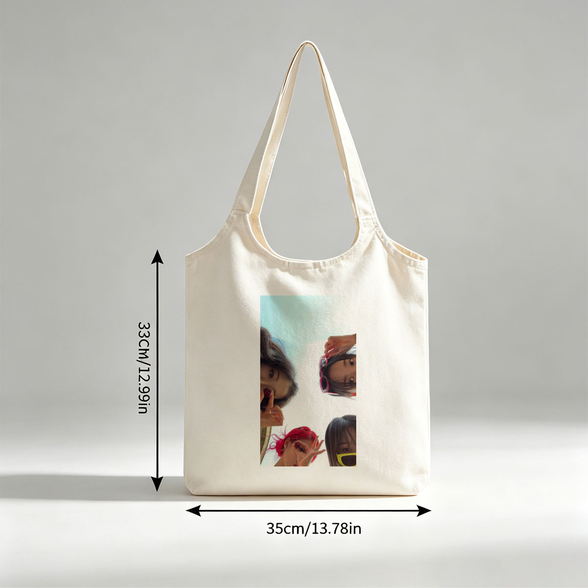 NewJeans Summer Vibes Four Members Holding Cherries Against Sky - Canvas shoulder bags/
