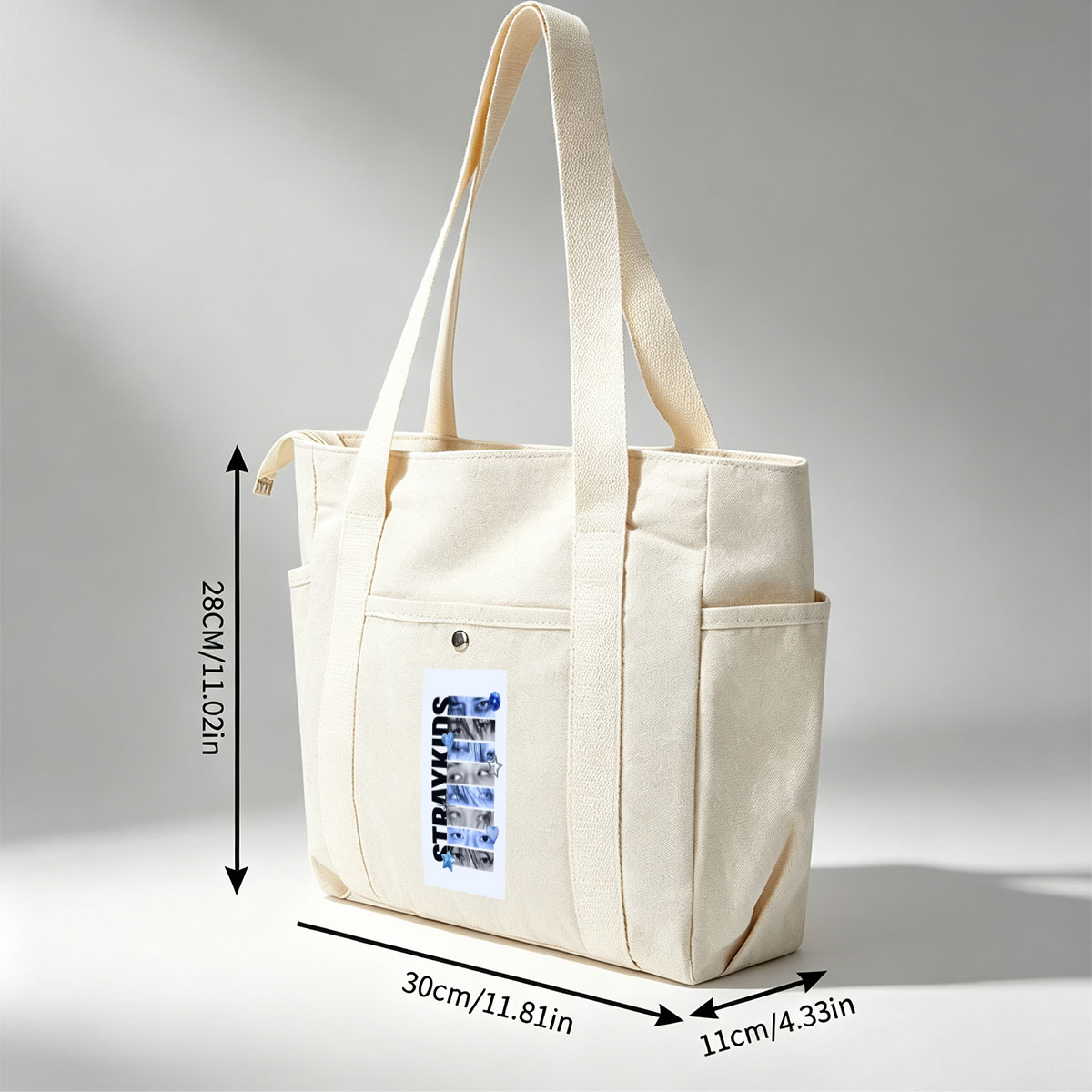 Stray Kids Eyes Close-Up Blue Toned Portrait with Stars and Hearts - Multi-pocket bags