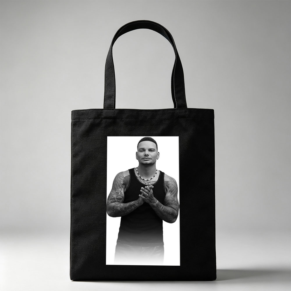 Daddy Yankee Clapping in Black and White Portrait with Tattooed Arms and Beaded Necklace - Canvas tote bags