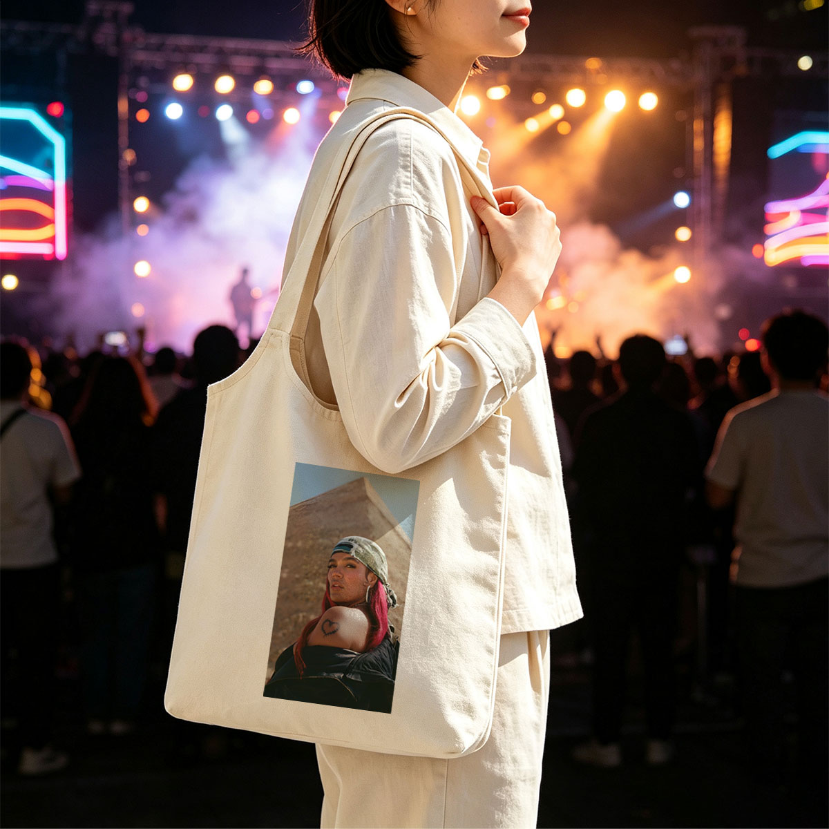Doja Cat in Egypt with Pyramid Background and Pink Hair - Canvas shoulder bags/