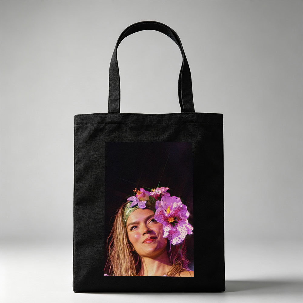 Rita Ora Wearing a Floral Headpiece at a Performance - Canvas tote bags