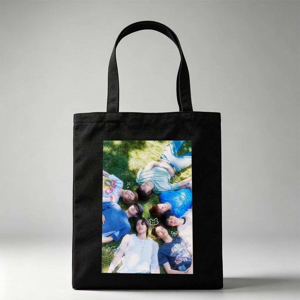 ENHYPEN Lying on Grass in a Circle with Playful Expressions and Cute Emojis - Canvas tote bags