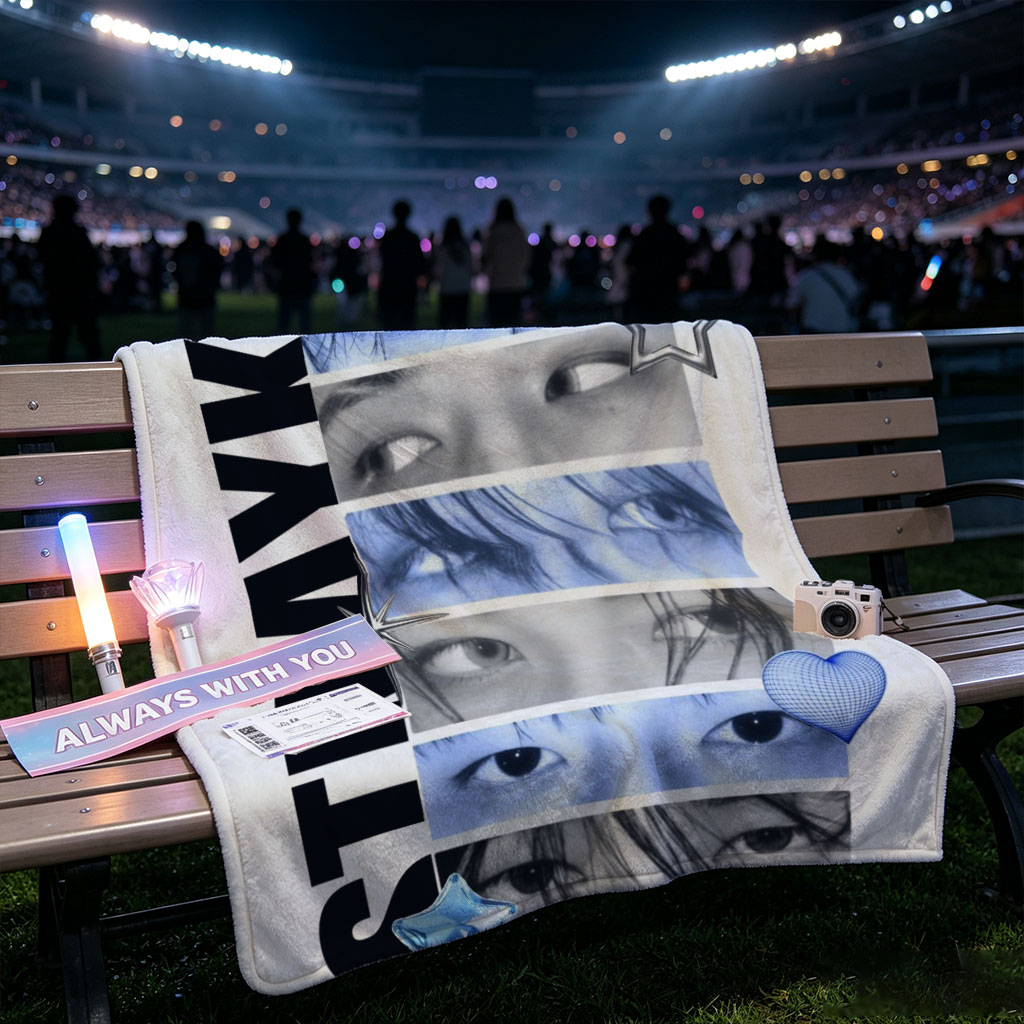 Stray Kids Eyes Close-Up Blue Toned Portrait with Stars and Hearts - Blankets