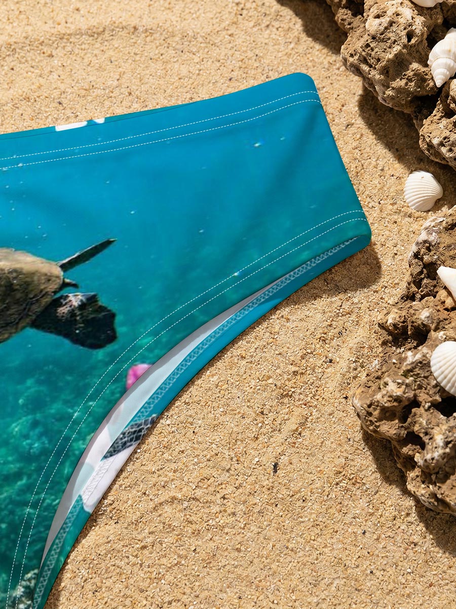 Sea Turtle Swimming Among Floating Flowers Underwater -  Men's swim trunks