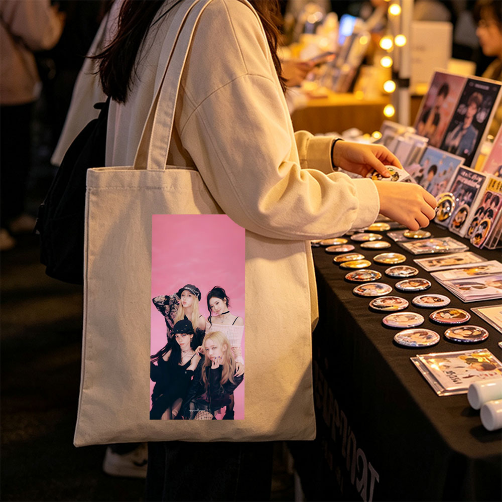 aespa Group Photo on Pink Background with Fashionable Outfits and Stylish Poses - Canvas tote bags
