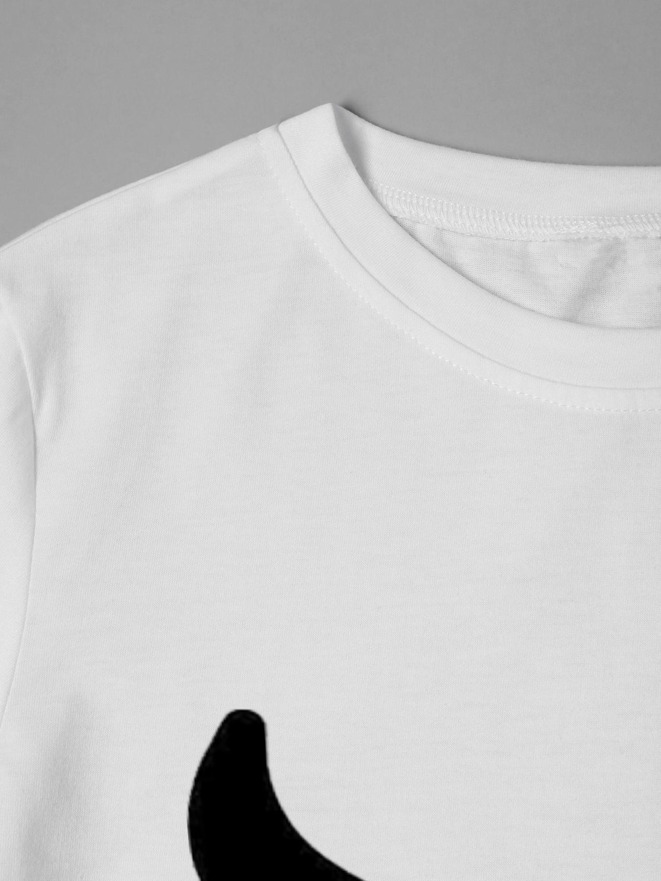 Men's Printed T-Shirt with Wings and Moon Design Casual Round Neck Summer Lightweight Breathable Short Sleeve T-Shirt for Outdoor Activities, Travel, Daily Wear, Urban Style Men
